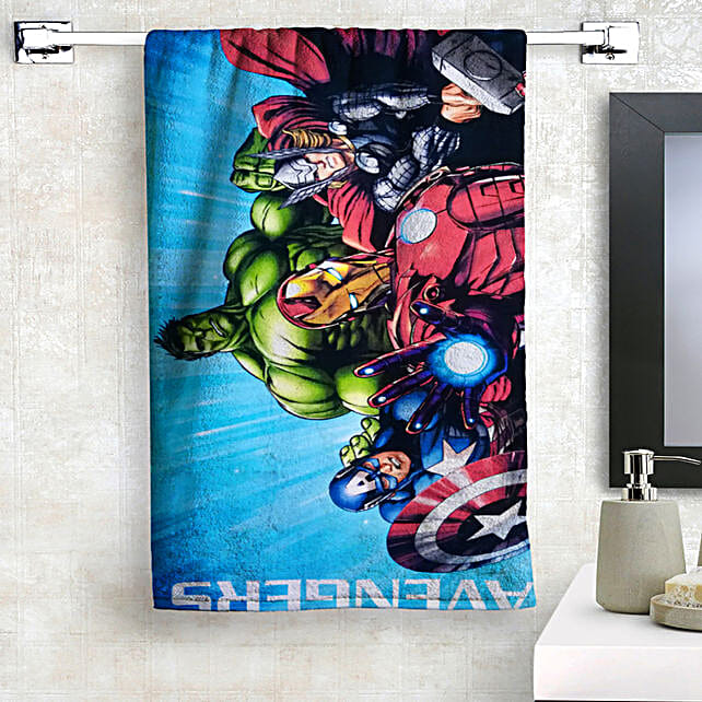 Jay Franco Marvel Avengers Pop Kids Large Bath/Pool/Beach Towel - Su