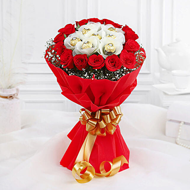 Buy/Send Golden Rose Elegance Bouquet & Chocolate Luxury Online- FNP