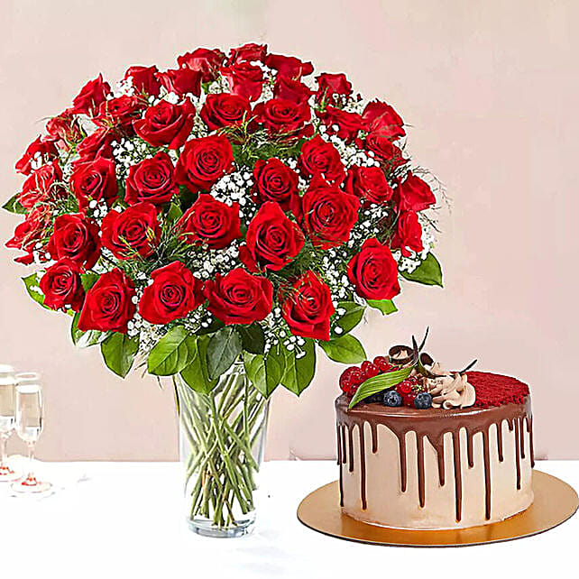 1 Kg Chocolaty Red Velvet Cake With 50 Roses Arrangement oman | Gift 1 ...